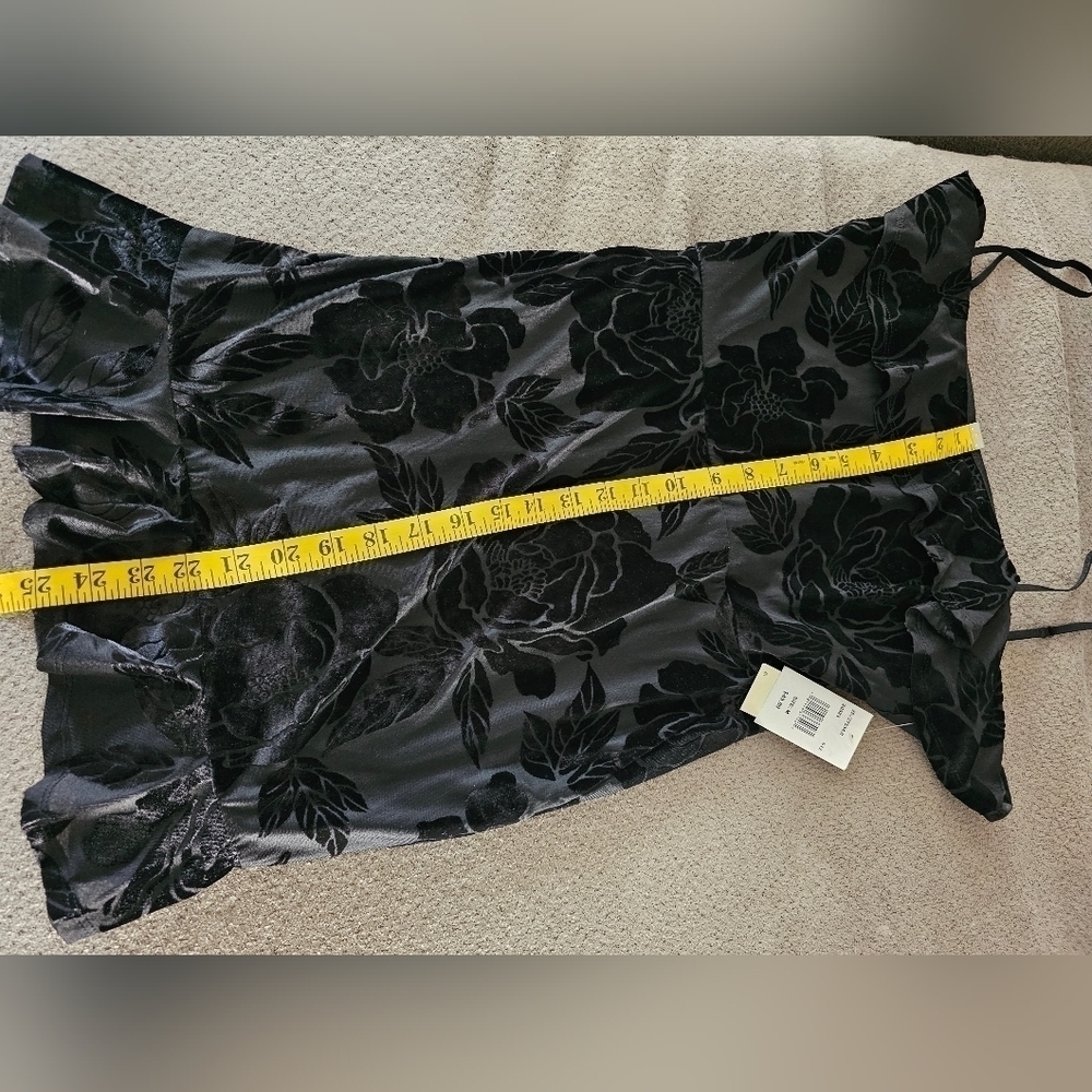 ROW A LBD DRESS - Picture 6 of 8